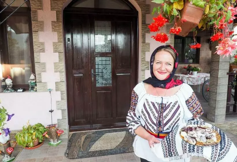 ユースホステル Vama Casă De Vacanţă La Marinaru  Ratacit