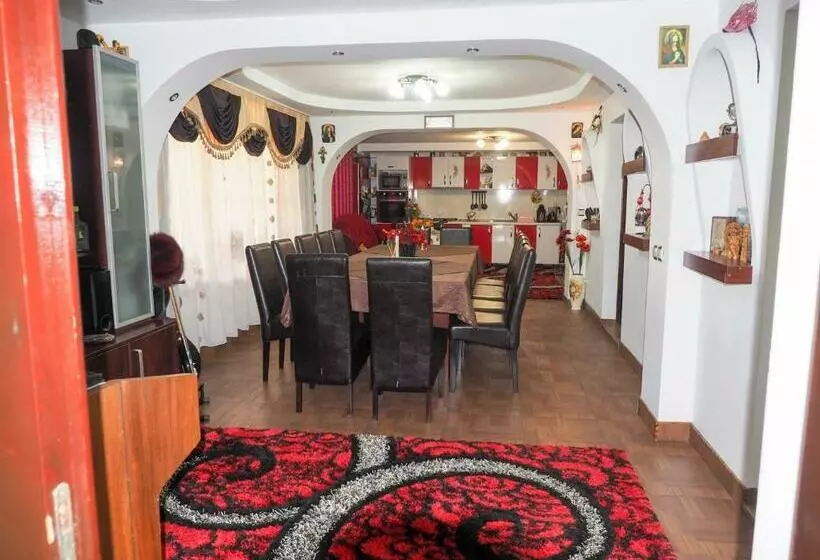 ユースホステル Vama Casă De Vacanţă La Marinaru  Ratacit