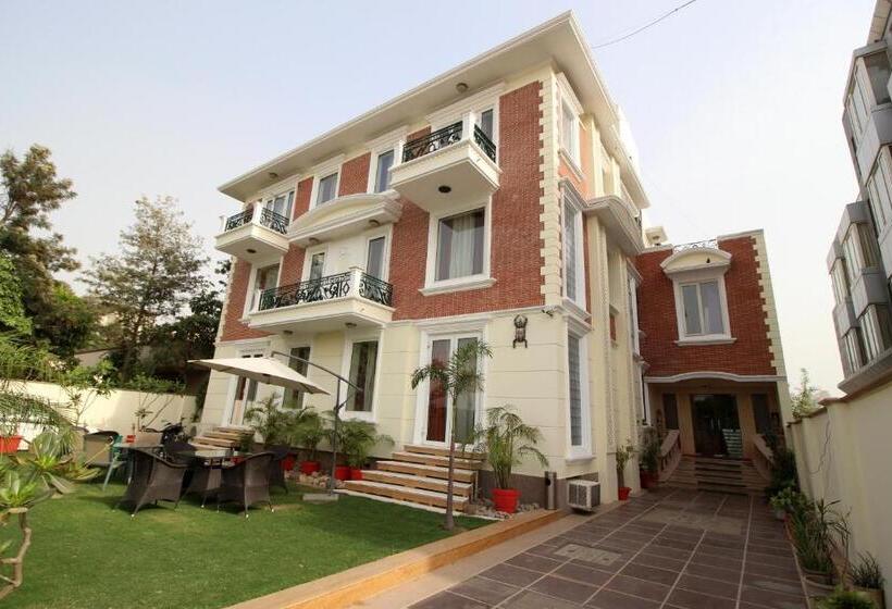 Collection O 8704 Hotel Sakshi