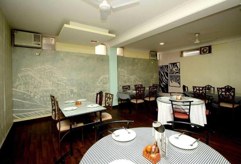 Collection O 8704 Hotel Sakshi