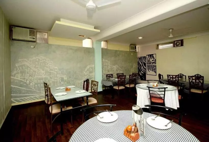 Collection O 8704 Hotel Sakshi