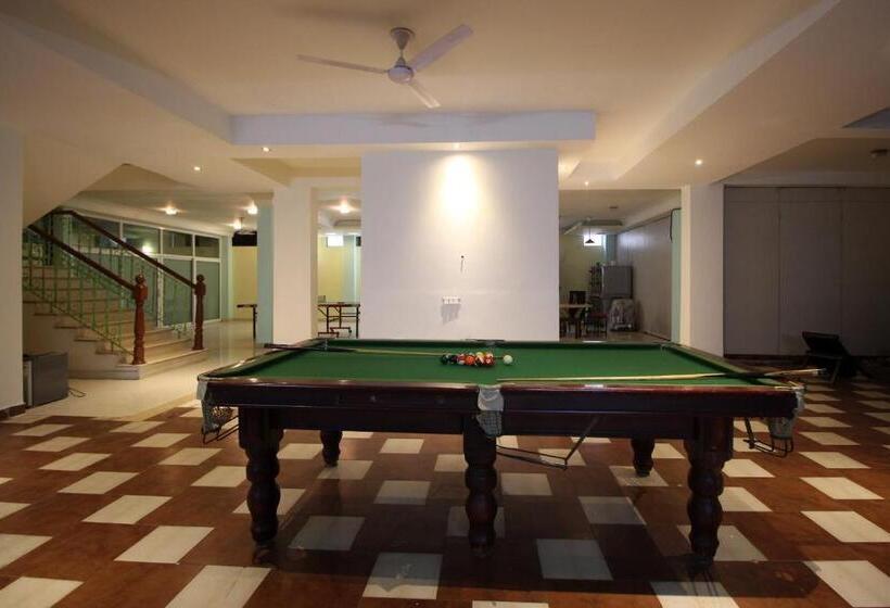 Collection O 8704 Hotel Sakshi