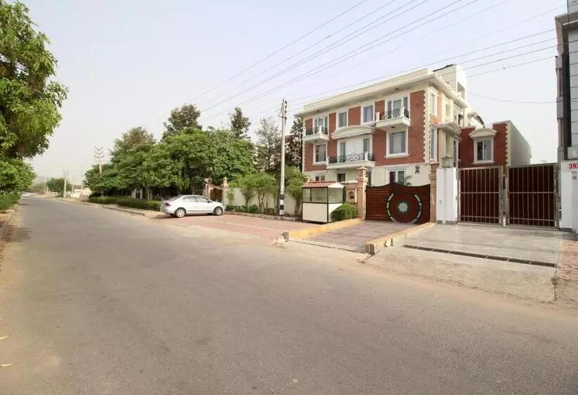 Collection O 8704 Hotel Sakshi