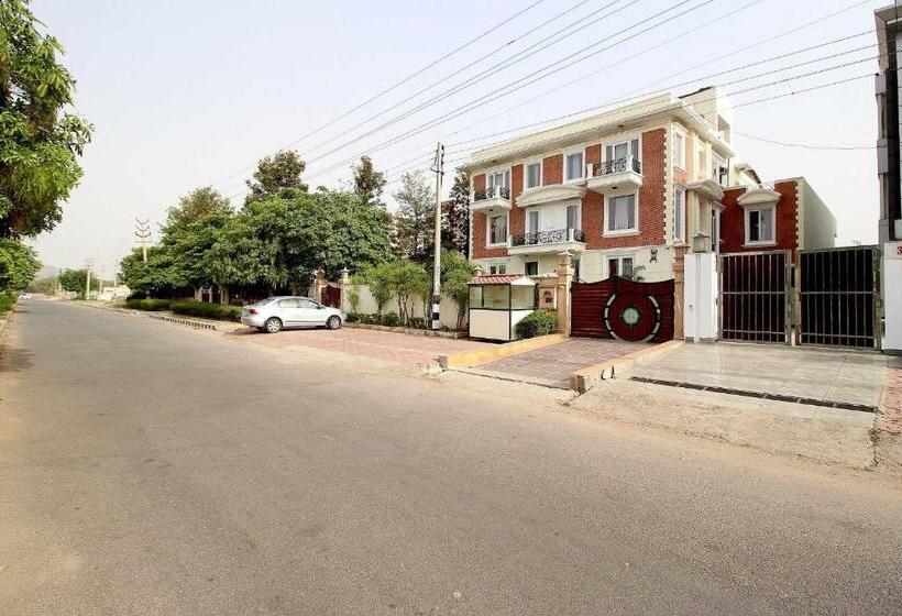 Collection O 8704 Hotel Sakshi