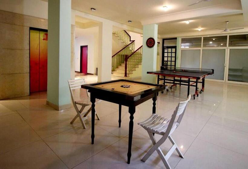 Collection O 8704 Hotel Sakshi