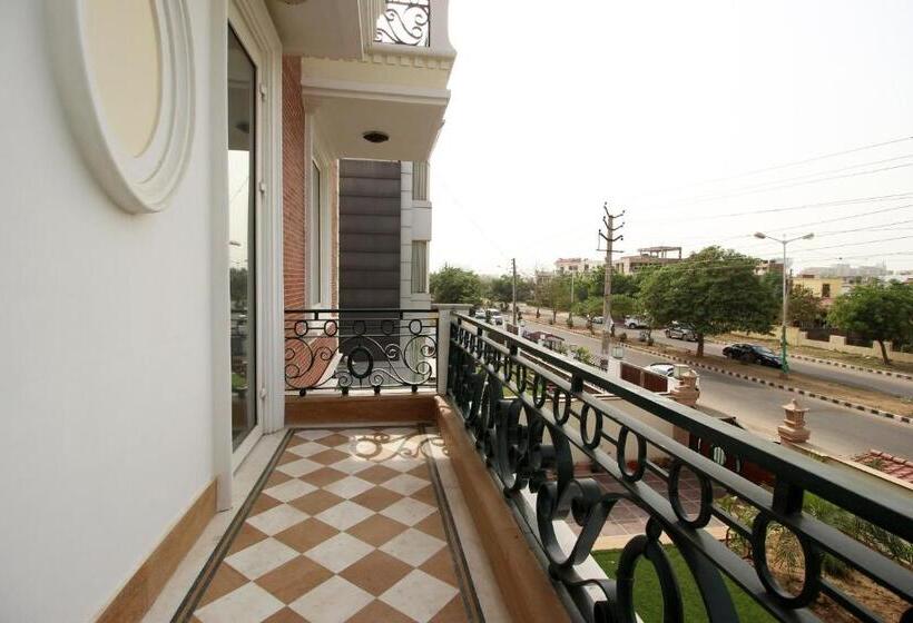 Collection O 8704 Hotel Sakshi