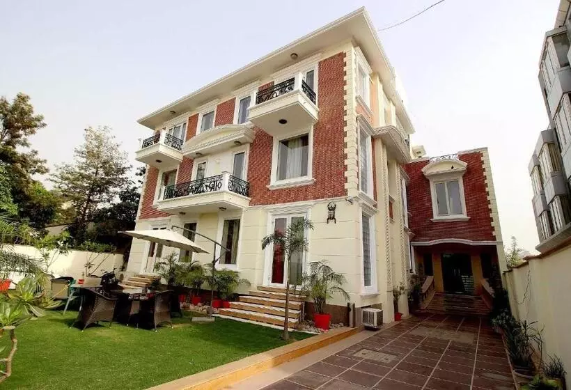 Collection O 8704 Hotel Sakshi