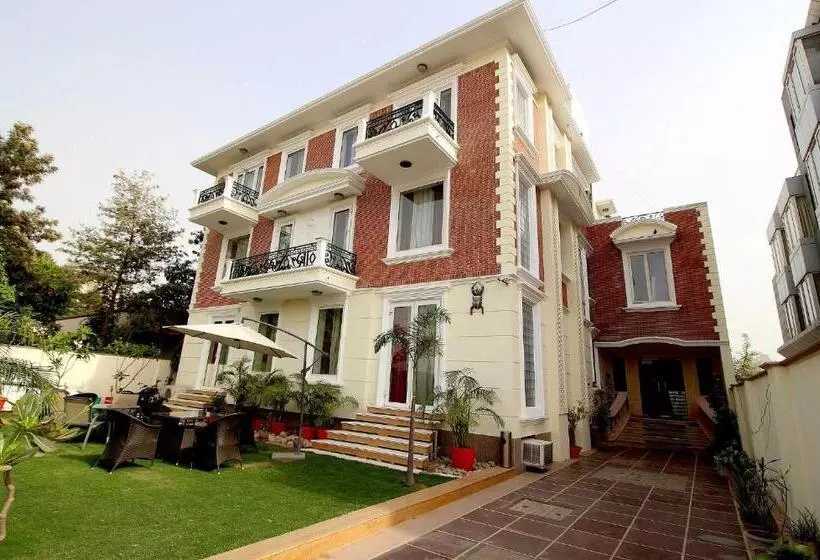 Collection O 8704 Hotel Sakshi