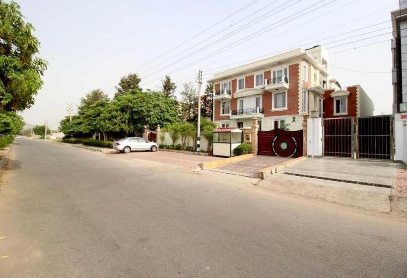 Collection O 8704 Hotel Sakshi