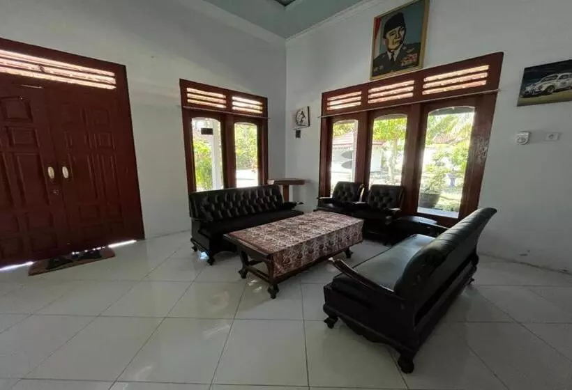 هتل Capital O 92615 Villa Utama D Alas Purwo