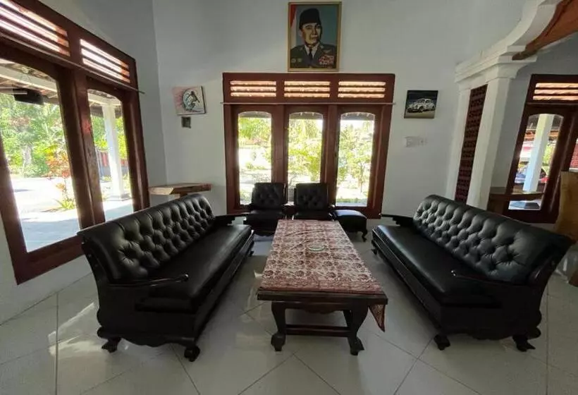هتل Capital O 92615 Villa Utama D Alas Purwo