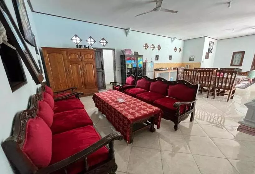 هتل Capital O 92615 Villa Utama D Alas Purwo
