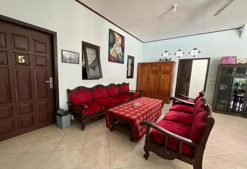 هتل Capital O 92615 Villa Utama D Alas Purwo