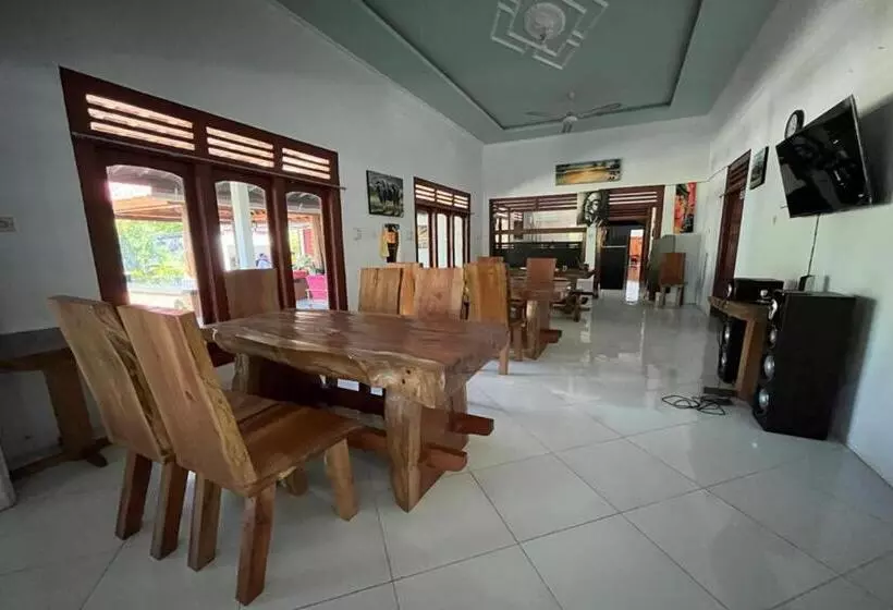 هتل Capital O 92615 Villa Utama D Alas Purwo
