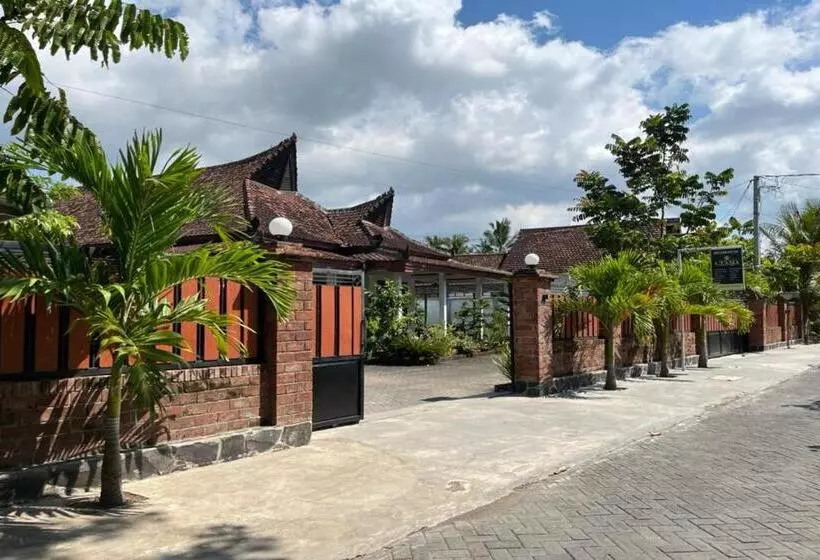 هتل Capital O 92615 Villa Utama D Alas Purwo