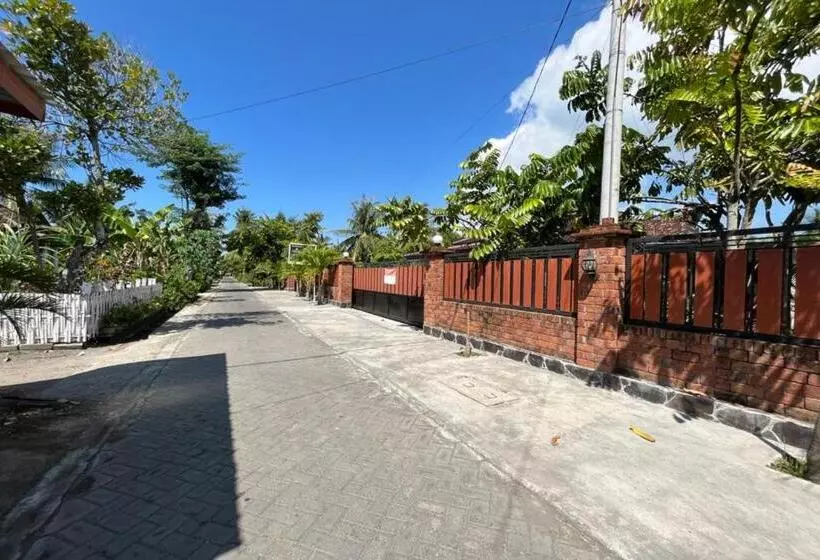 هتل Capital O 92615 Villa Utama D Alas Purwo