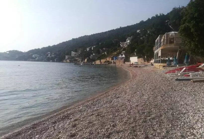 پانسیون Guest House Anna