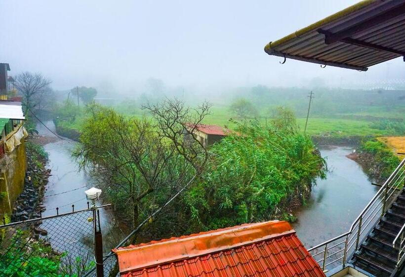 Fabhotel Prime Meera Vatika   Nr Veena Lake