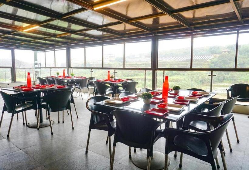 Fabhotel Prime Meera Vatika   Nr Veena Lake