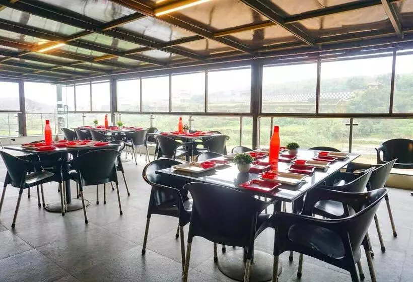 Fabhotel Prime Meera Vatika   Nr Veena Lake