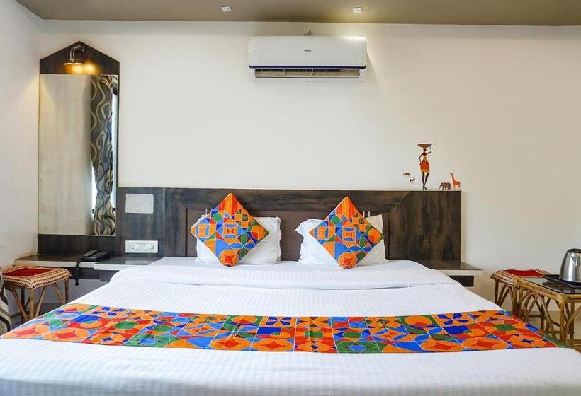 Fabhotel Prime Meera Vatika   Nr Veena Lake