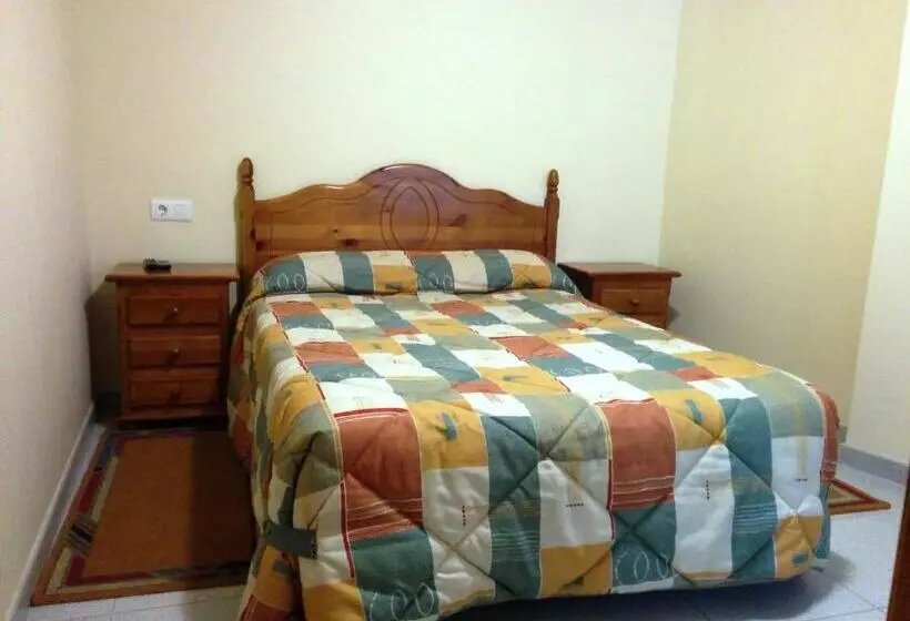 ホテル Hostal Carmen