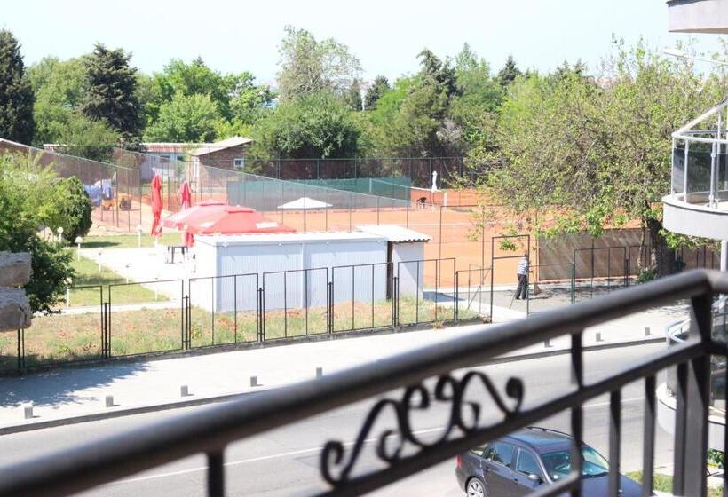 פנסיון Flowers Apartments