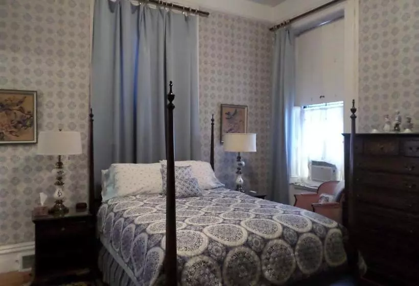 ベッドアンドブレックファースト Hillard House Inn