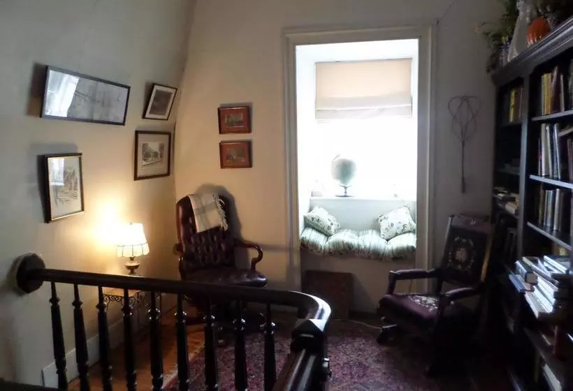 ベッドアンドブレックファースト Hillard House Inn