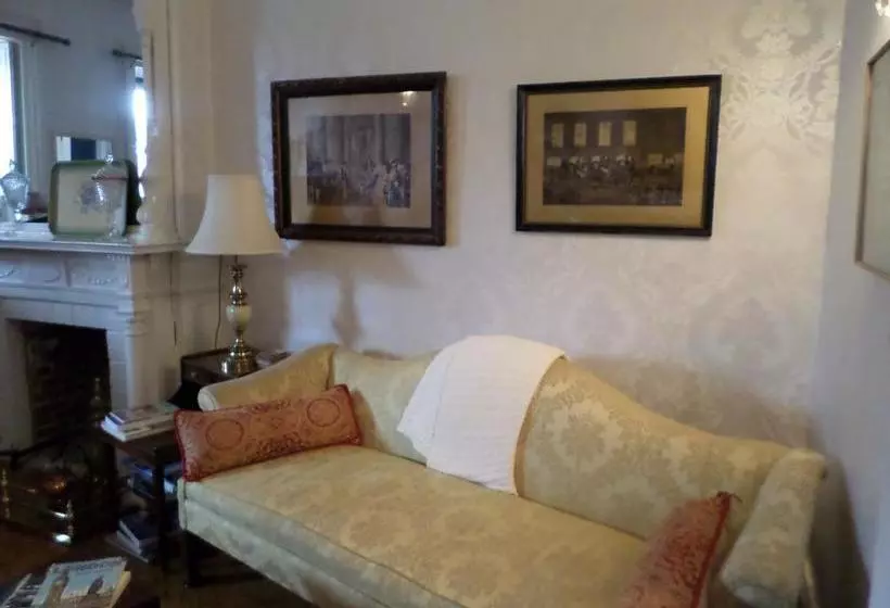 ベッドアンドブレックファースト Hillard House Inn