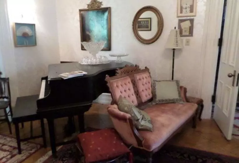 ベッドアンドブレックファースト Hillard House Inn