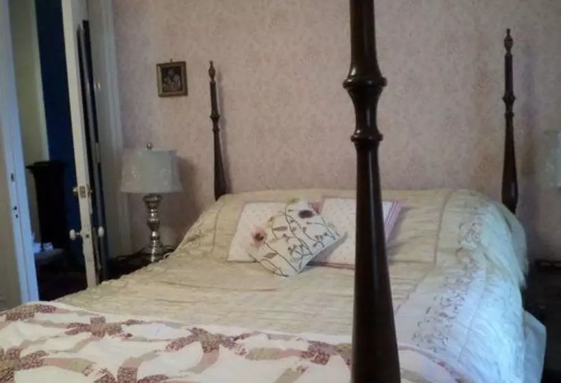 ベッドアンドブレックファースト Hillard House Inn