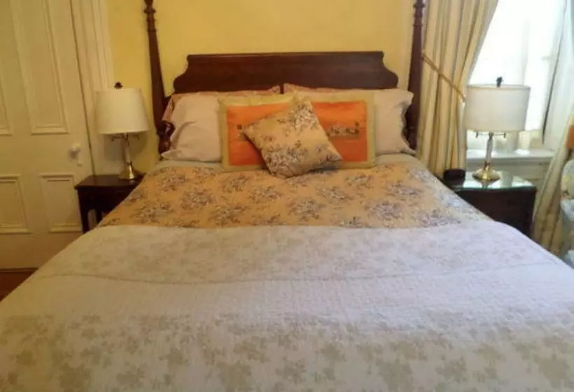 ベッドアンドブレックファースト Hillard House Inn