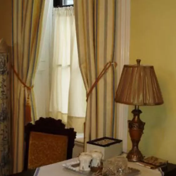 ベッドアンドブレックファースト Hillard House Inn