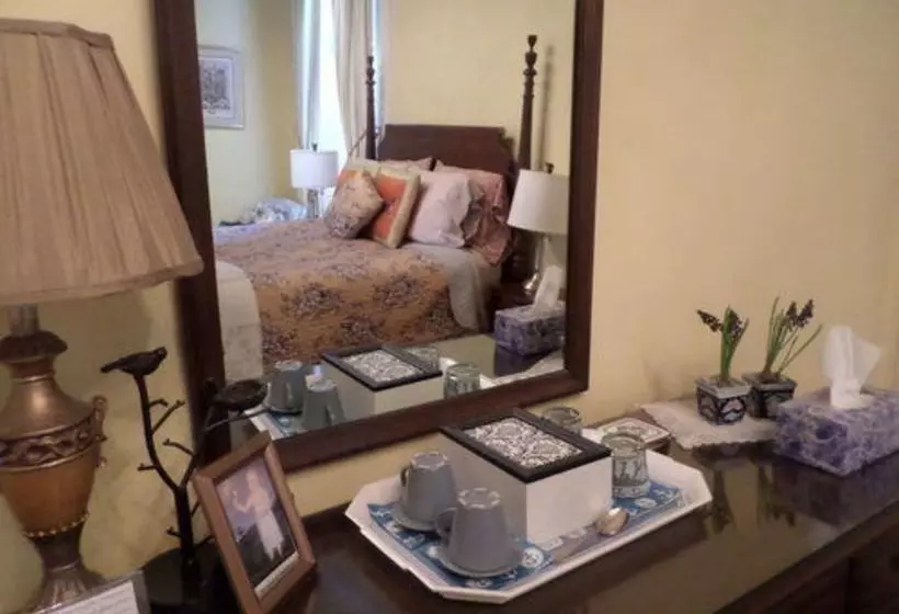 ベッドアンドブレックファースト Hillard House Inn