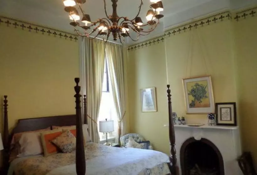 ベッドアンドブレックファースト Hillard House Inn