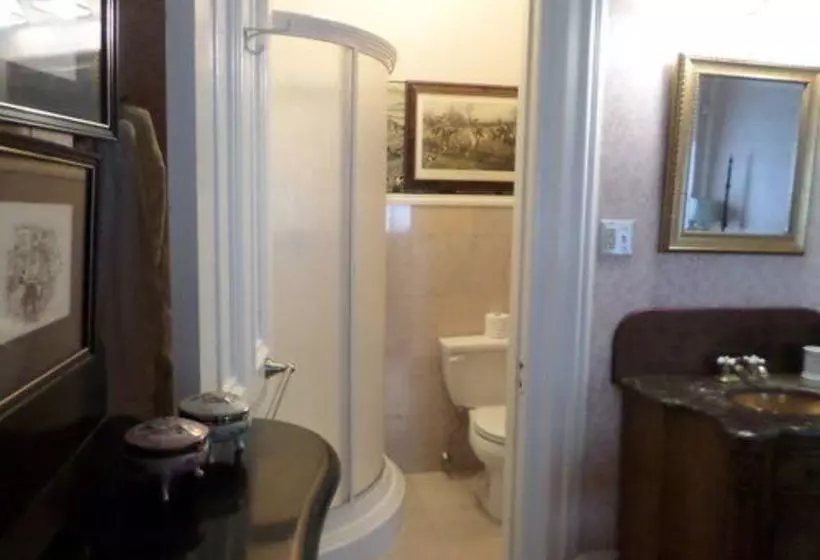 ベッドアンドブレックファースト Hillard House Inn