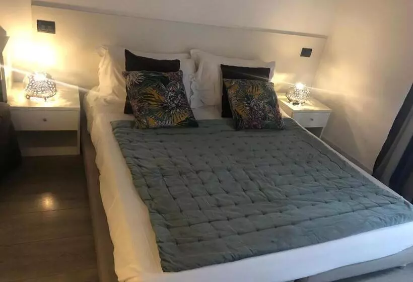 مسافرخانه Giuturna Boutique
