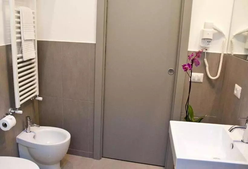 مسافرخانه Giuturna Boutique