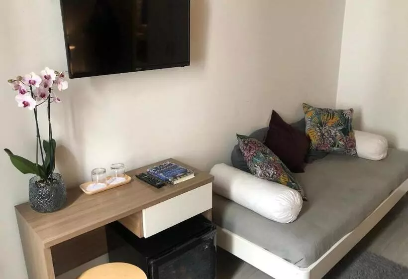 مسافرخانه Giuturna Boutique