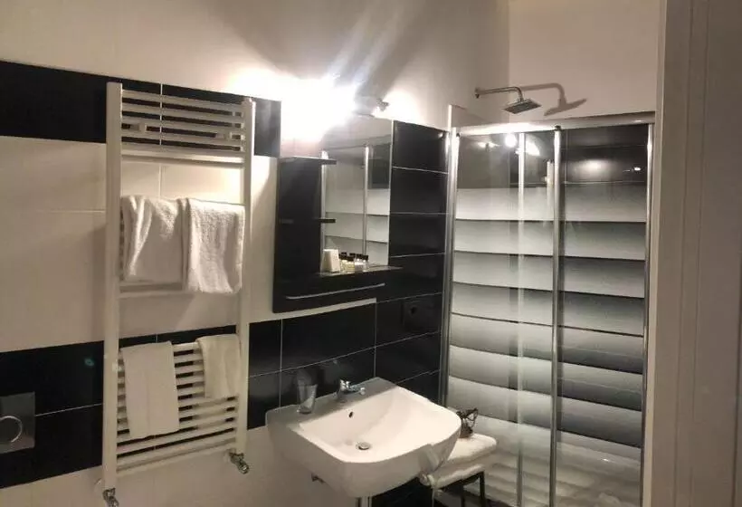 مسافرخانه Giuturna Boutique