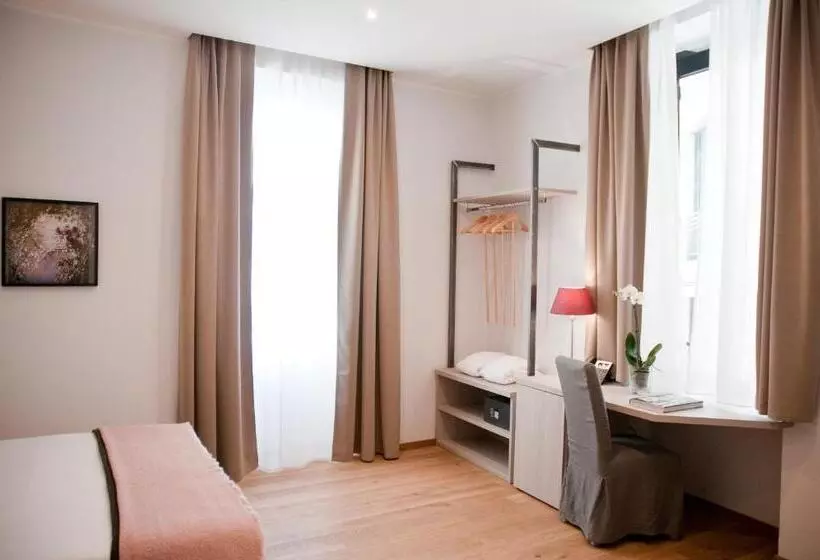 مسافرخانه Giuturna Boutique