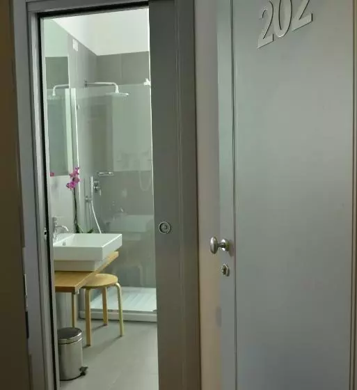 مسافرخانه Giuturna Boutique