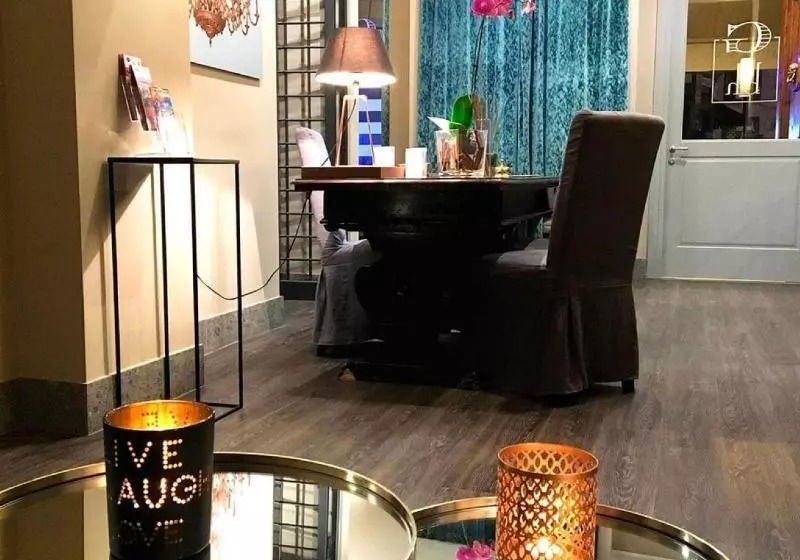 مسافرخانه Giuturna Boutique