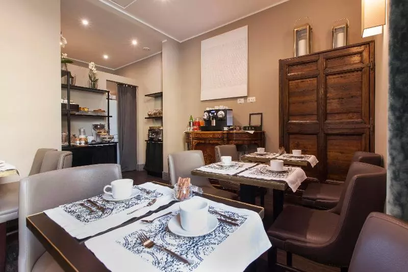 مسافرخانه Giuturna Boutique