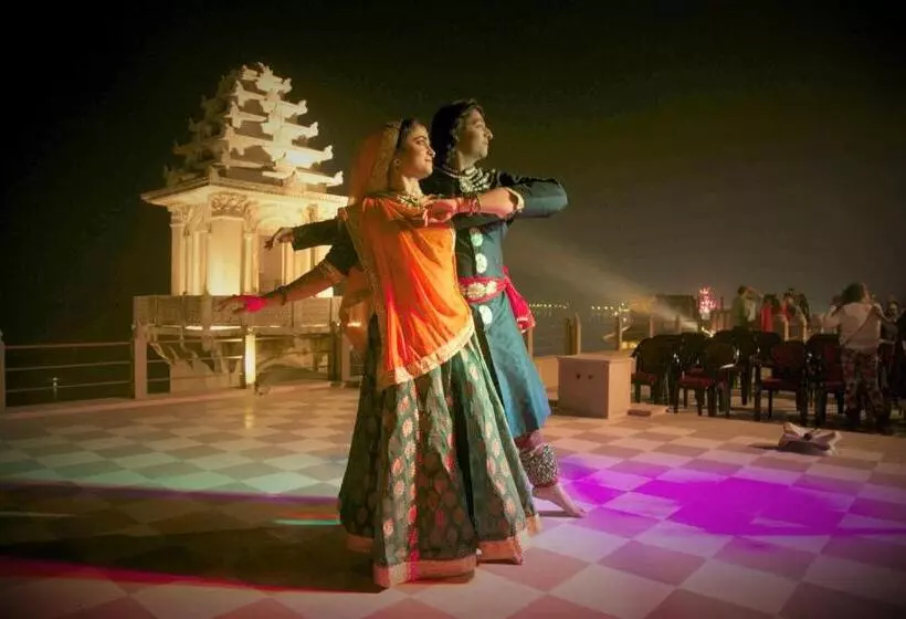 هتل Brijrama Palace, Varanasi By The Ganges