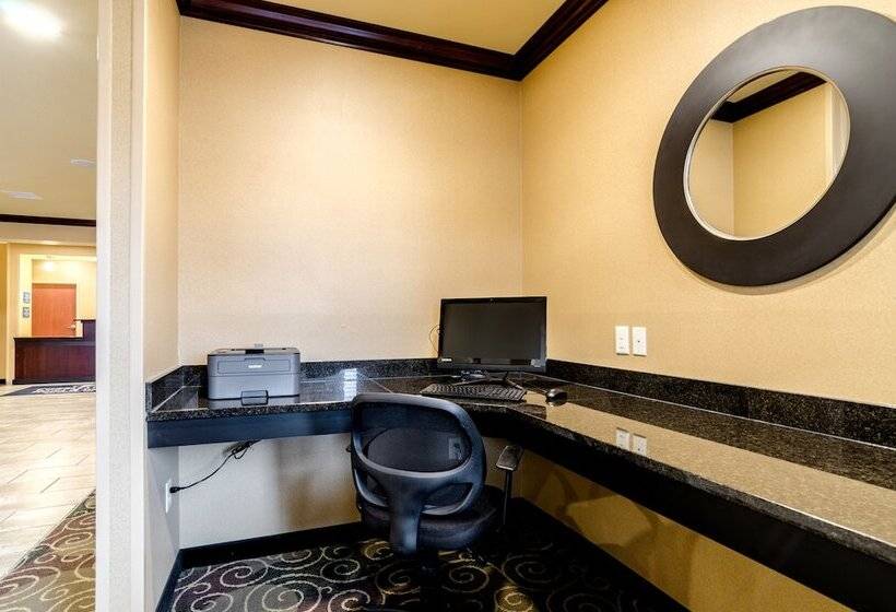 Cobblestone Hotel & Suites   Mccook