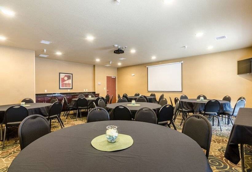 Cobblestone Hotel & Suites   Mccook