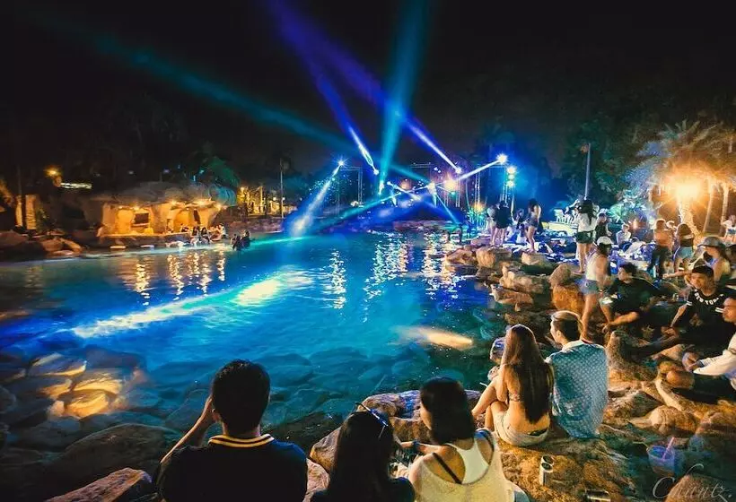 هتل Ohana Resort And Restaurant