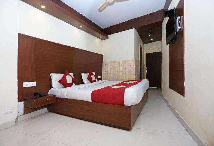 Отель Oyo Rooms Opp Picture Palace